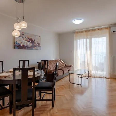 Two Bedroom Paris Rijeka