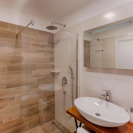 Two Bedroom Paris Apartment Rijeka