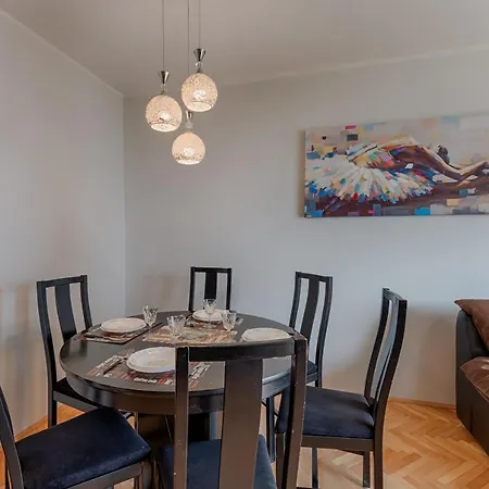 Two Bedroom Paris Apartament Rijeka