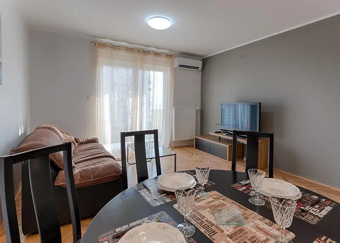 Two Bedroom Paris Rijeka