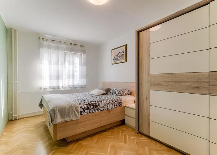 Two Bedroom Paris Lejlighed Rijeka